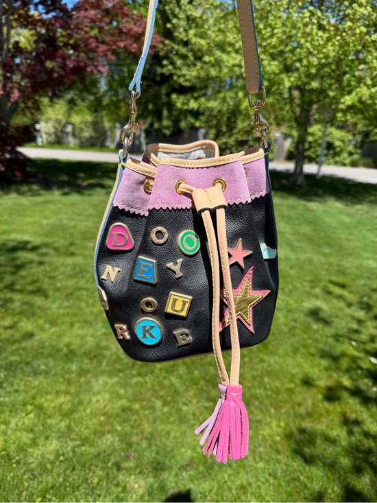 Dooney & Bourke Handbags - ✨💕Vintage Y2K Dooney & Bourke Charm Lindsay Lohan Bucket Bag in Black/ Pink✨💕